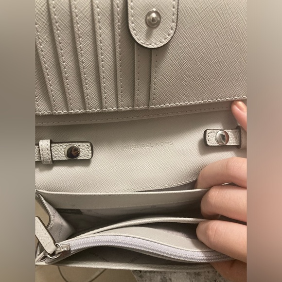 Michael Kors wallet on chain in pristine condition - Picture 4 of 6